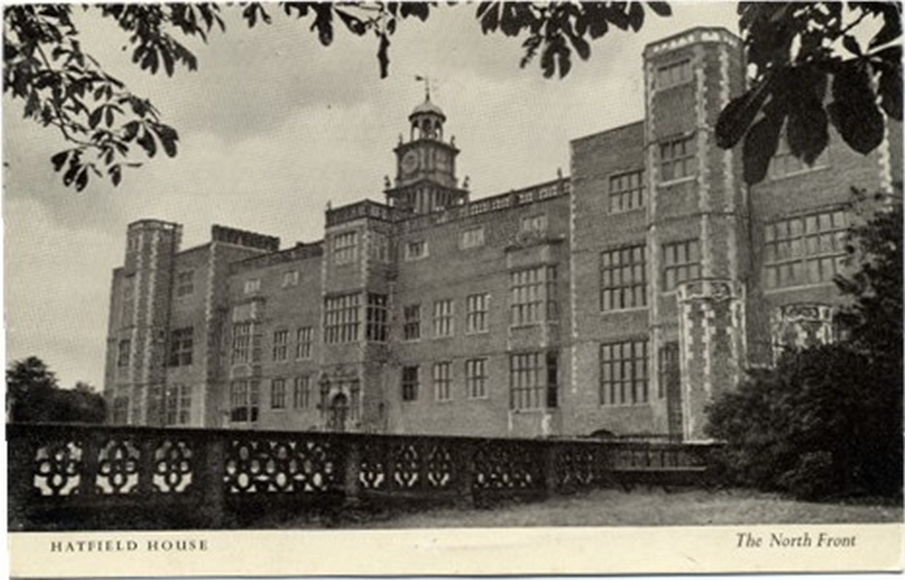 01_england_hatfield_house_n_front.jpg