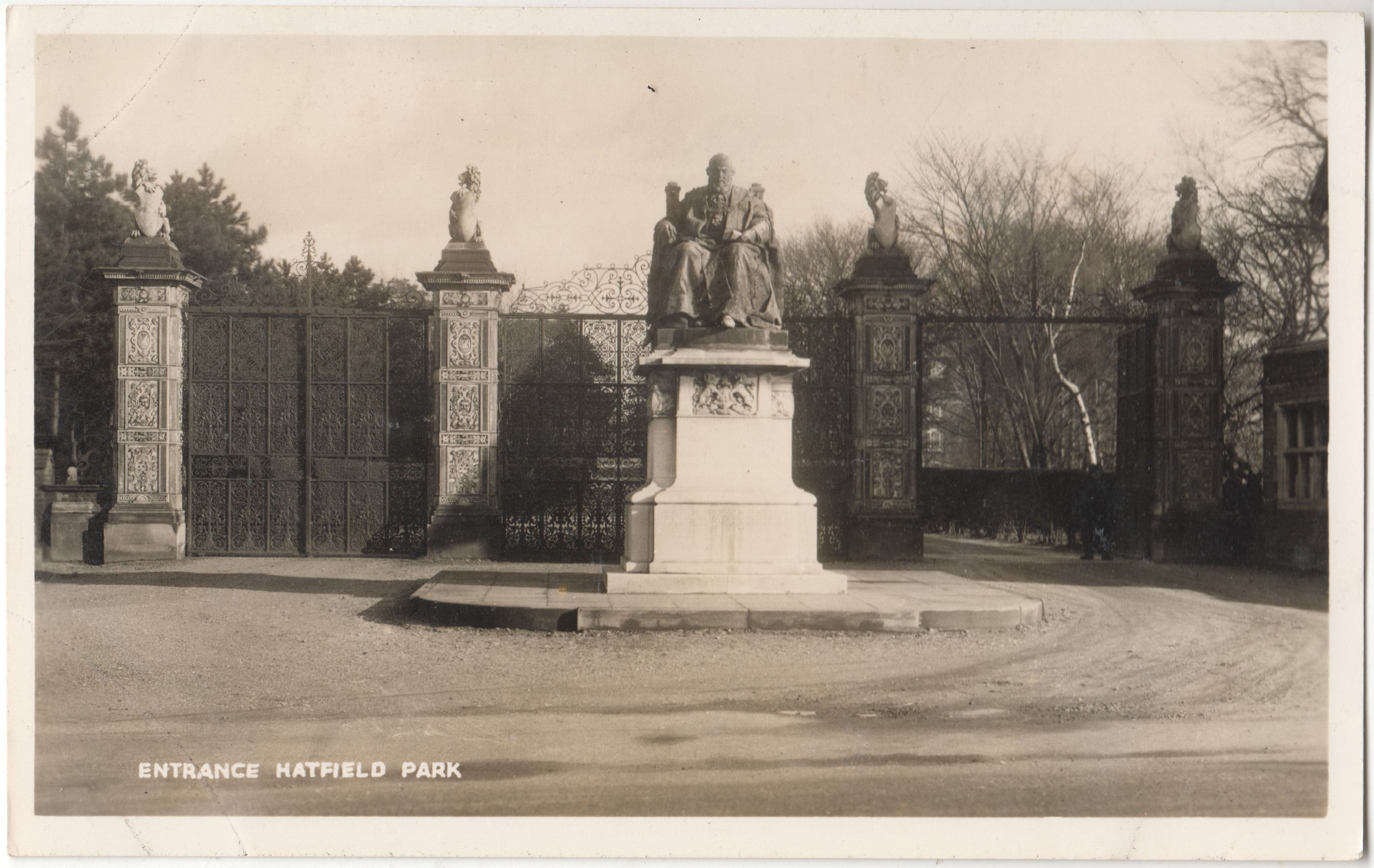 06_9_X_14_Bw_Hatfield_House_Entrance.jpg