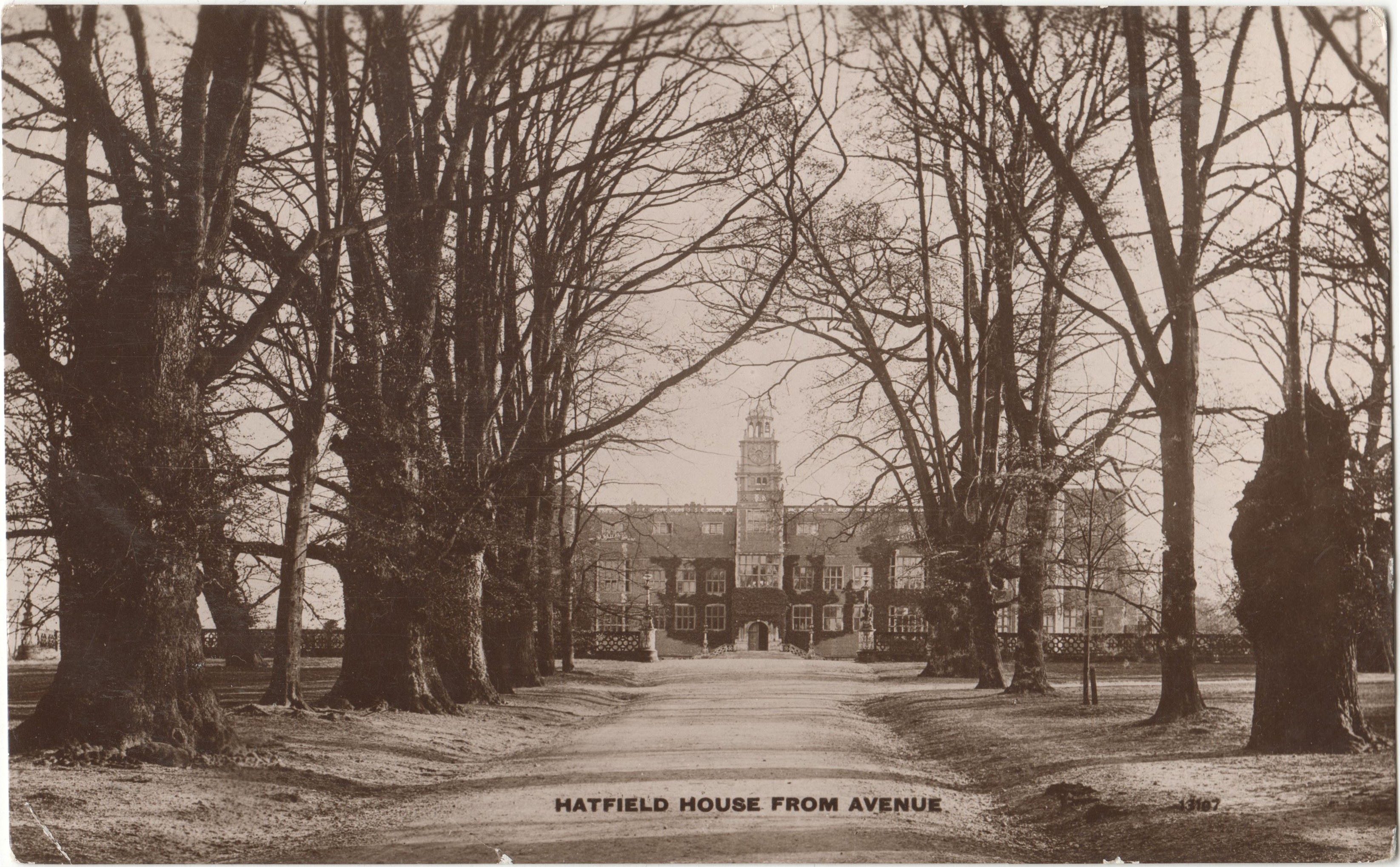 08_9_X_14_Bw_Hatfield_House_From_Avenue.jpg