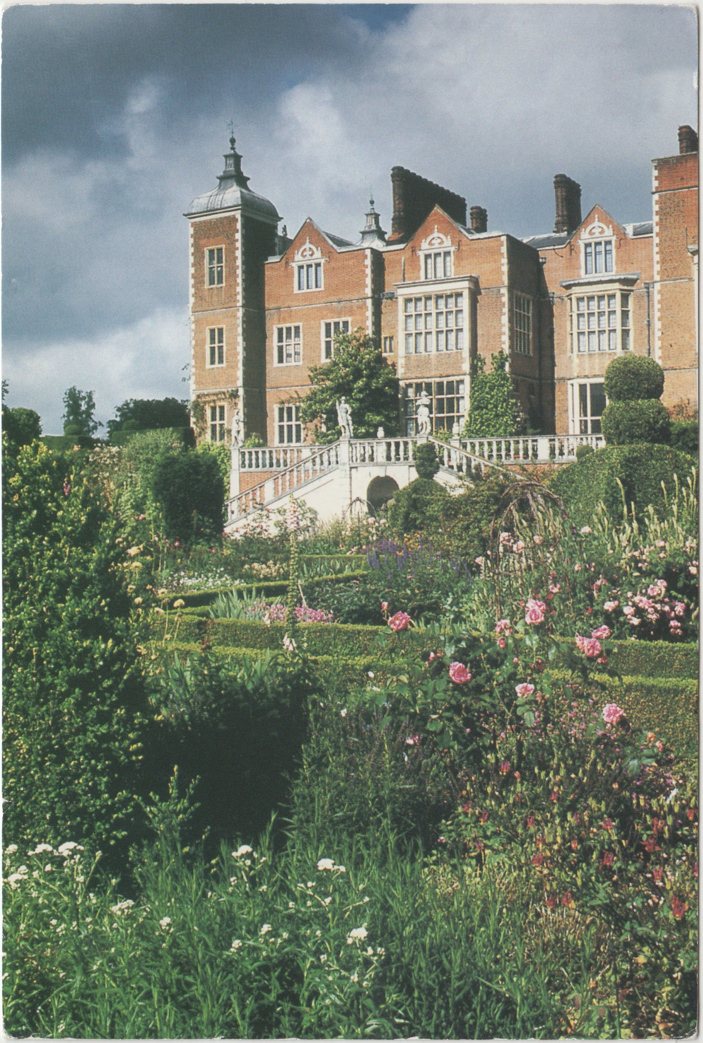10_X_15_Hatfield_House_East_Parterre_Jerry_Harpur.jpg