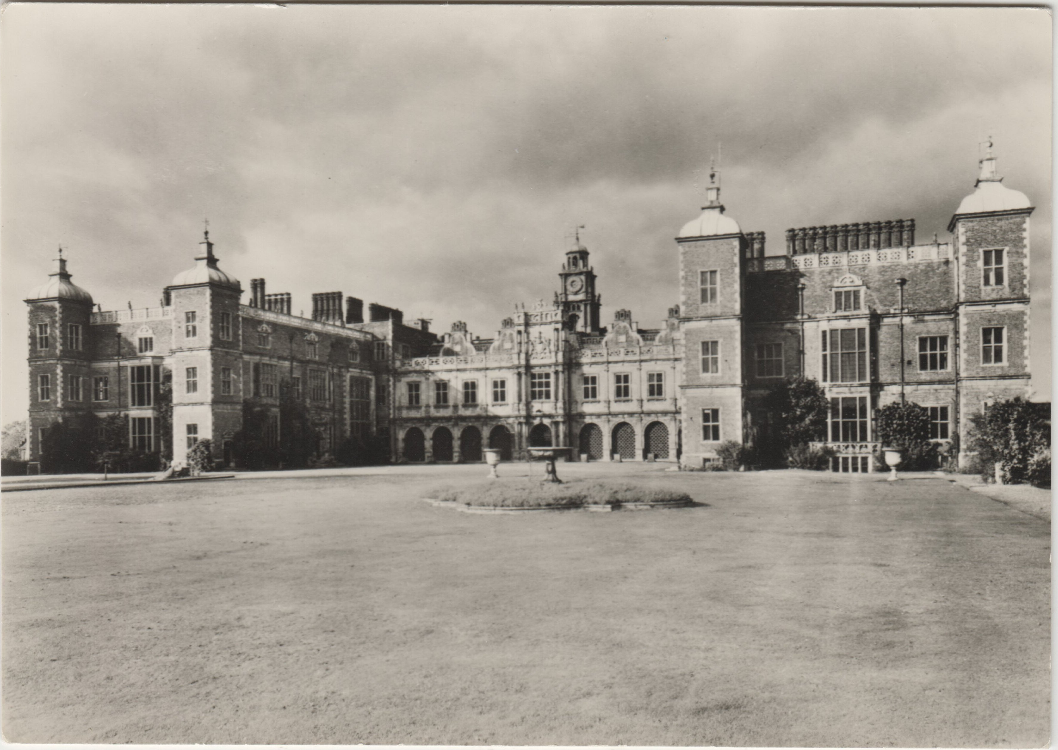 10_X_15_Hatfield_House_English_Life_1958.jpg