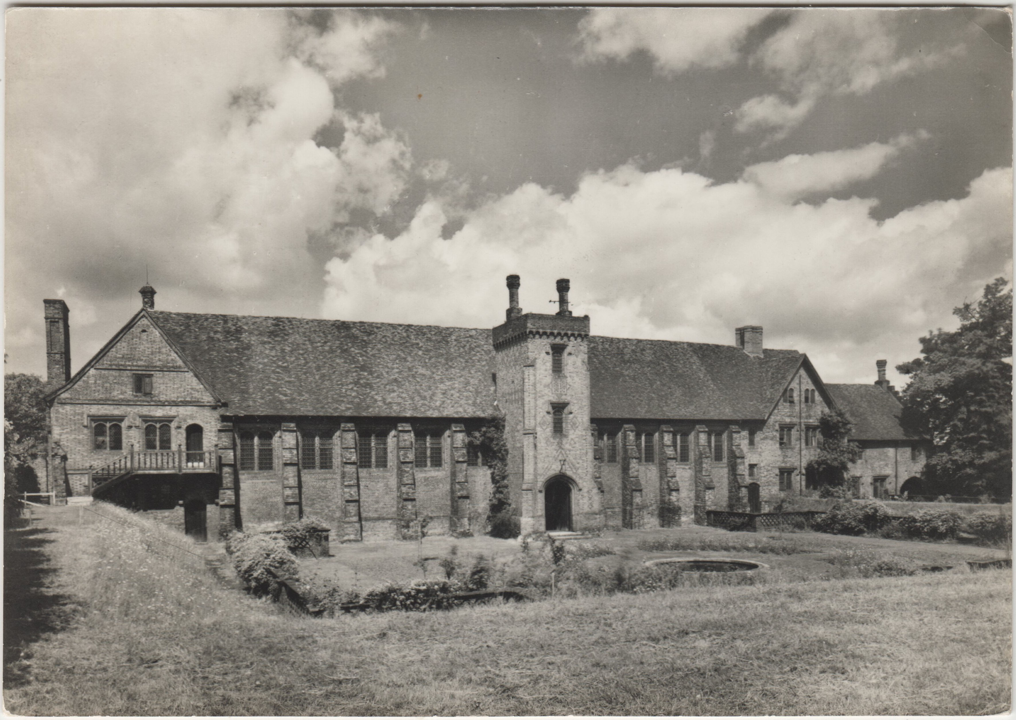 10_X_15_Hatfield_House_Old_Palace_English_Life.jpg