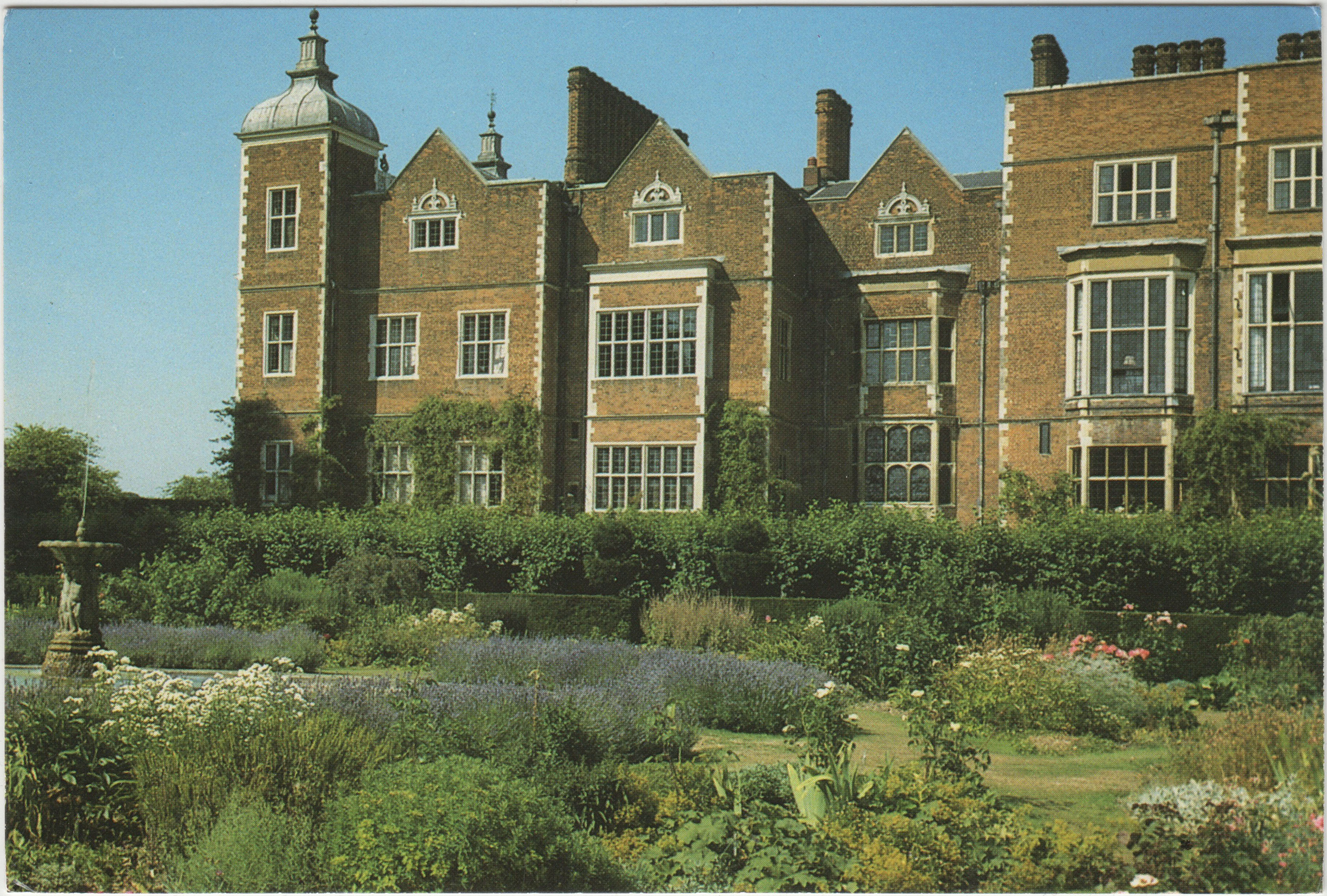 10_X_15_Hatfield_House_West_Garden_Interprint.jpg