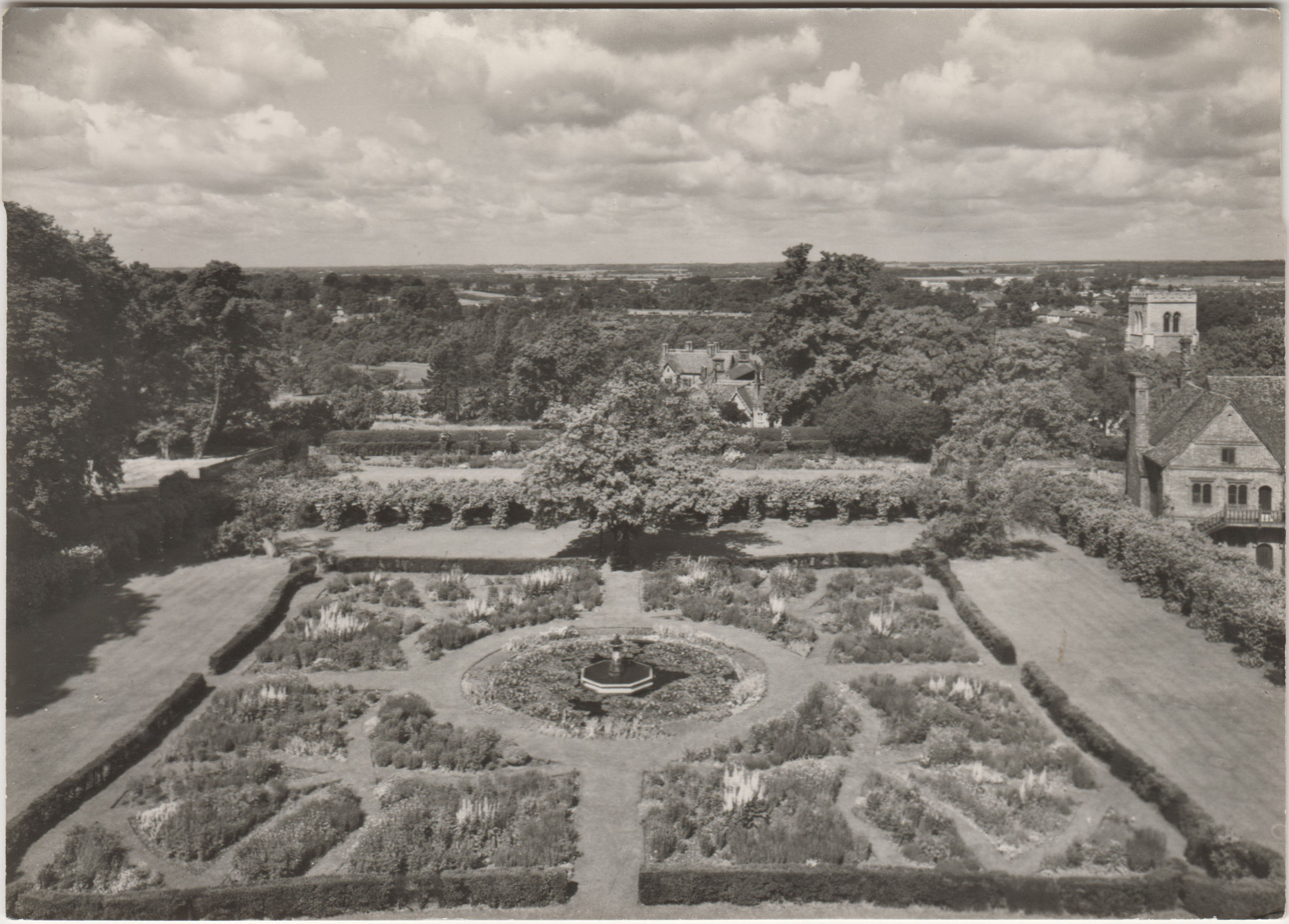 10_X_15_Hatfield_House_West_Gardens_English_Life.jpg