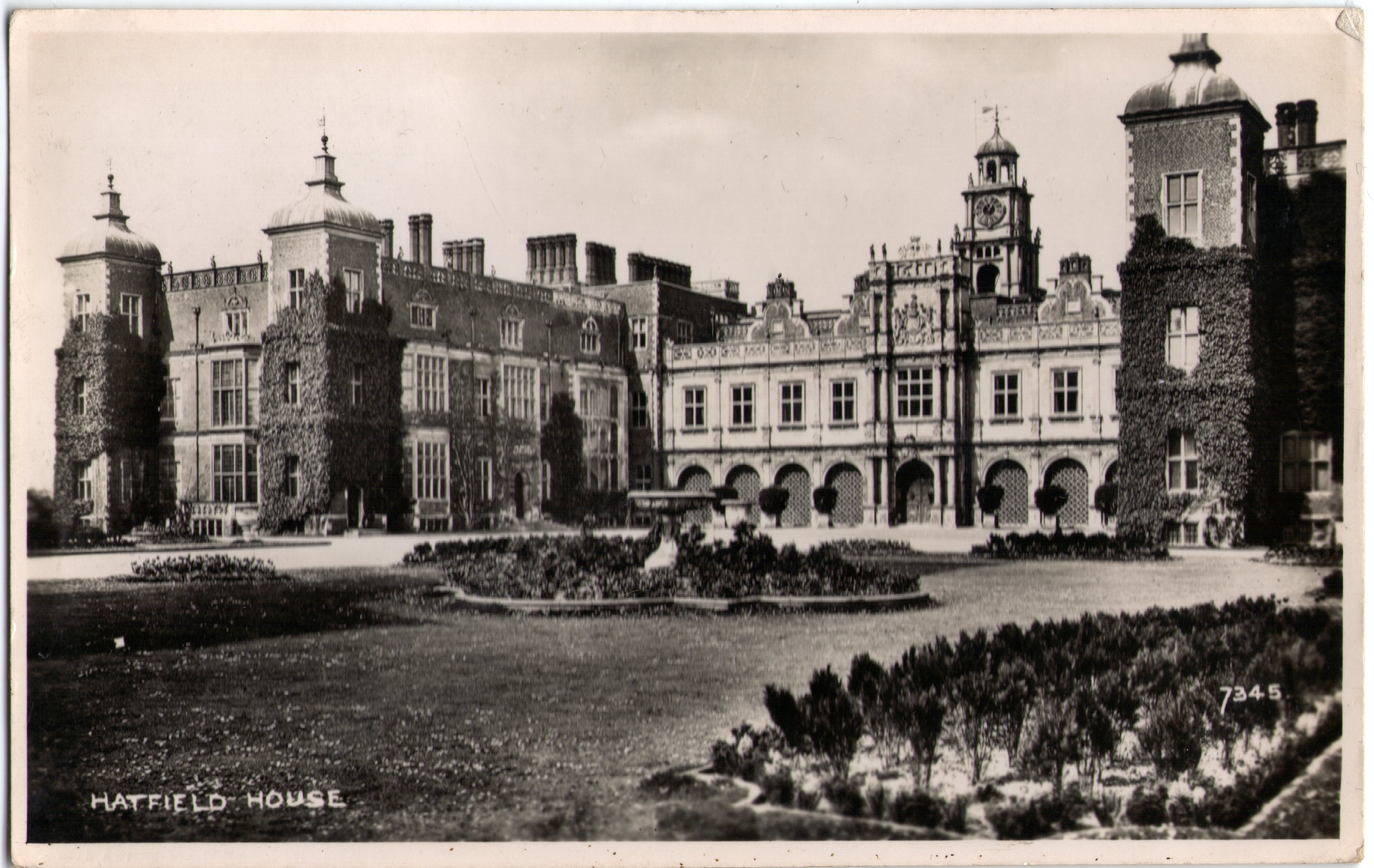 26_hatfield_house_north_front_7345.jpg