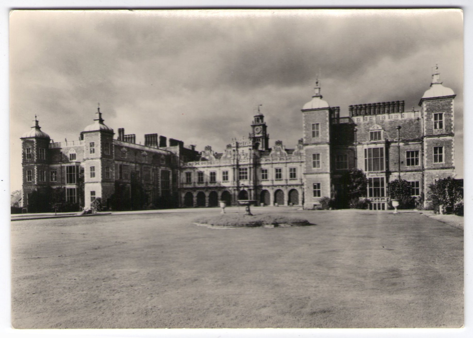 34_hatfield_house_south_front_1958.jpg