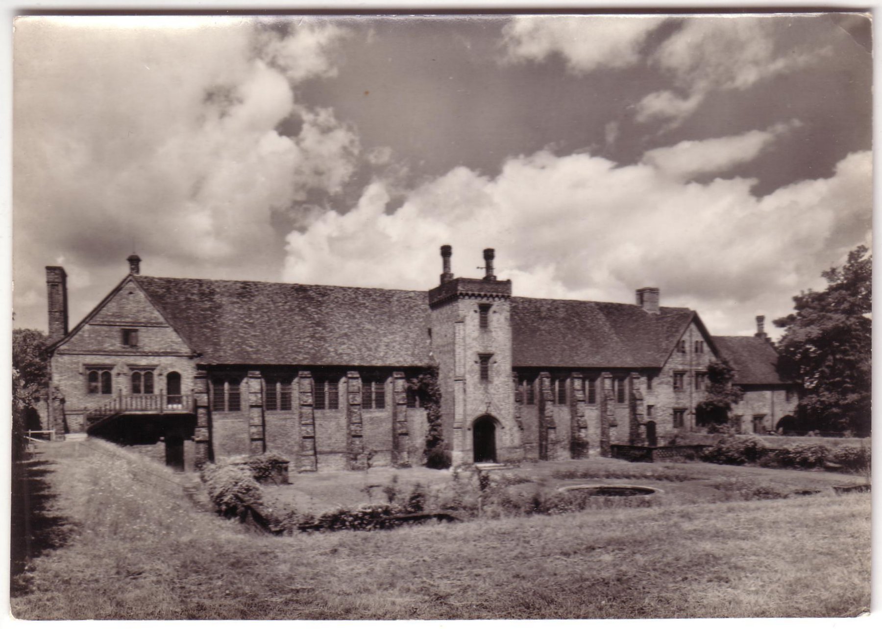 39_hatfield_old_palace_english_life.jpg