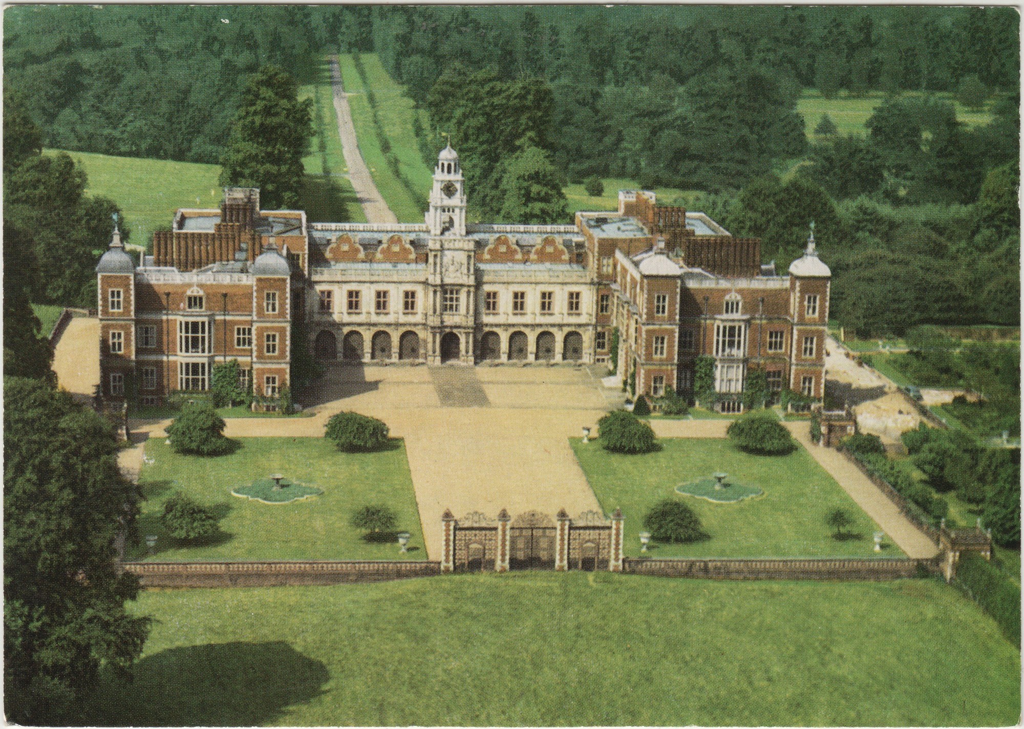 Hatfield_House_Aerial_South_Front_Hh1_2.jpg