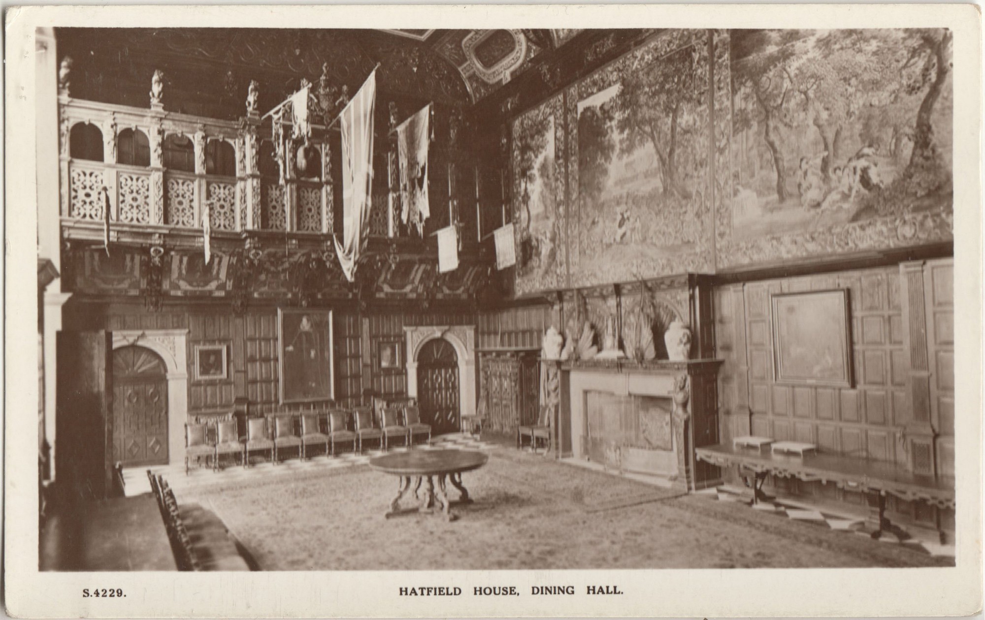Hatfield_House_Dining_Hall_Kingsway.jpg