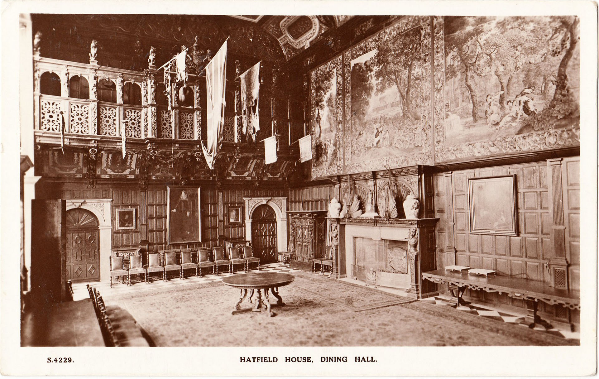 Hatfield_House_Dining_Hall_Kingsway_2.jpg