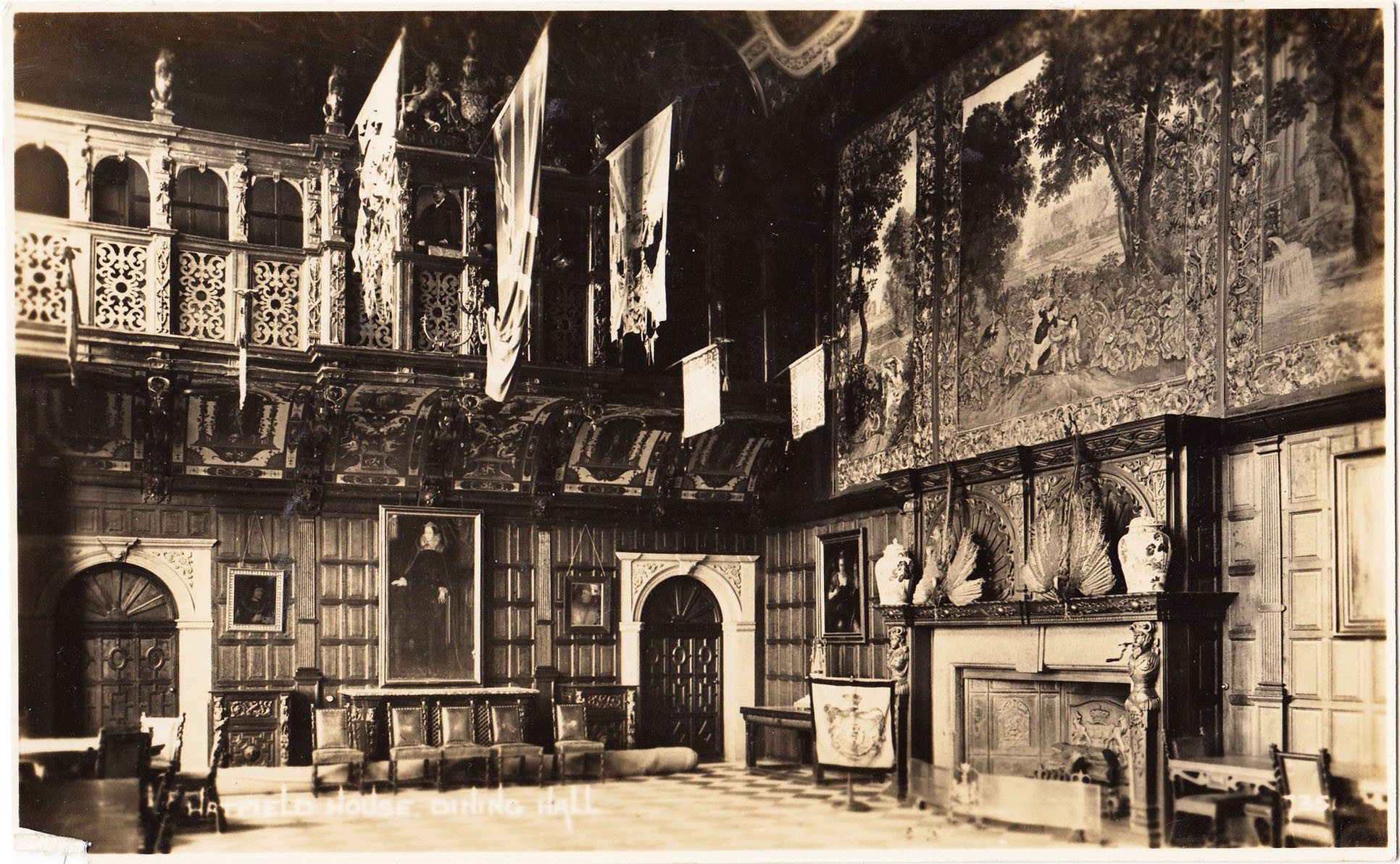 Hatfield_House_Dining_Hall_Photochrom.jpg