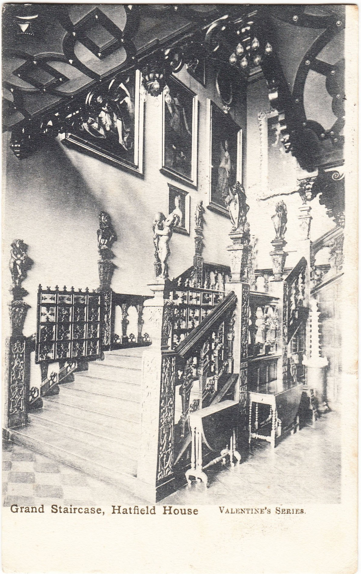 Hatfield_House_Grand_Staircase_1906.jpg
