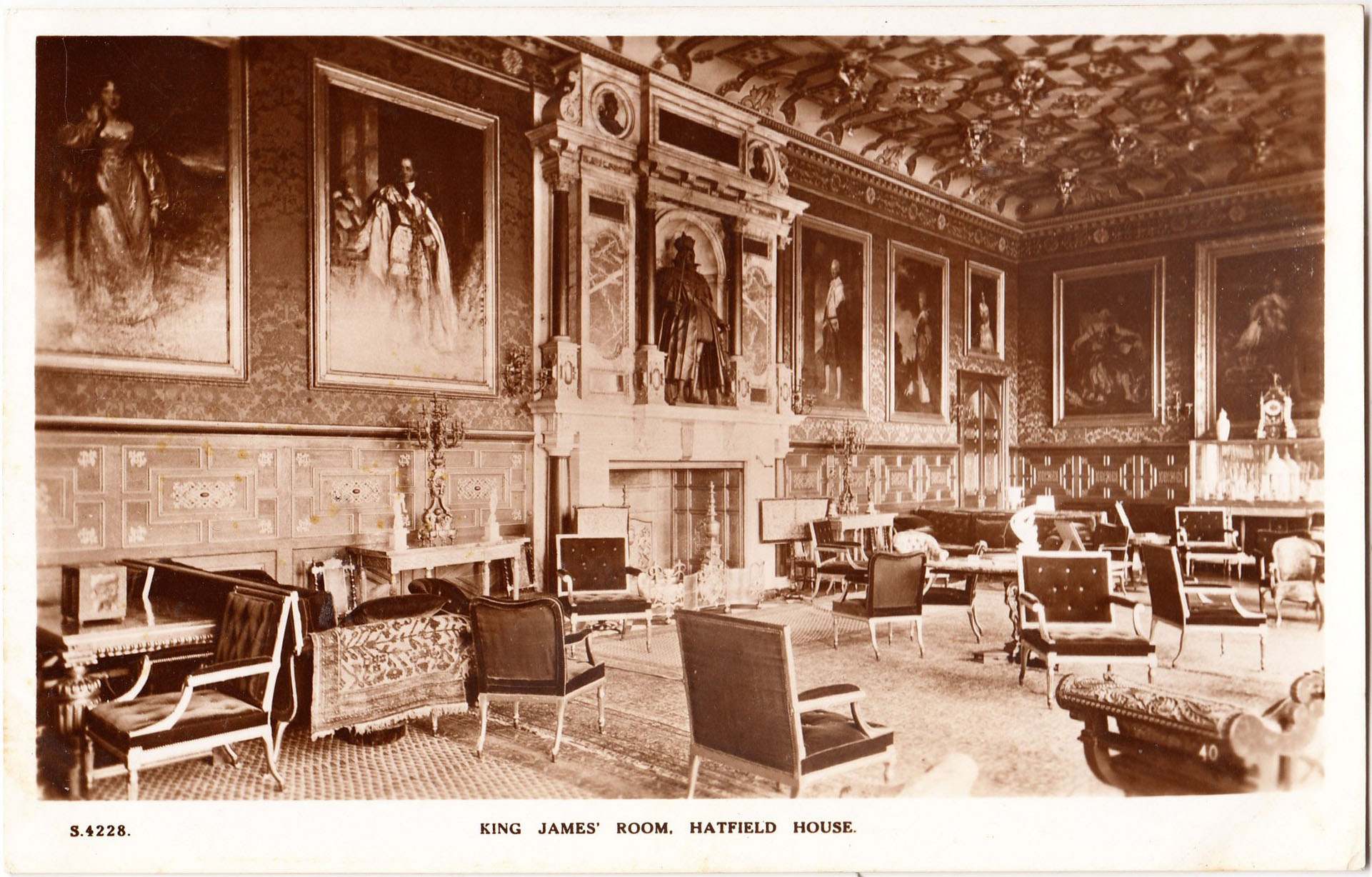 Hatfield_House_King_James_Room.jpg