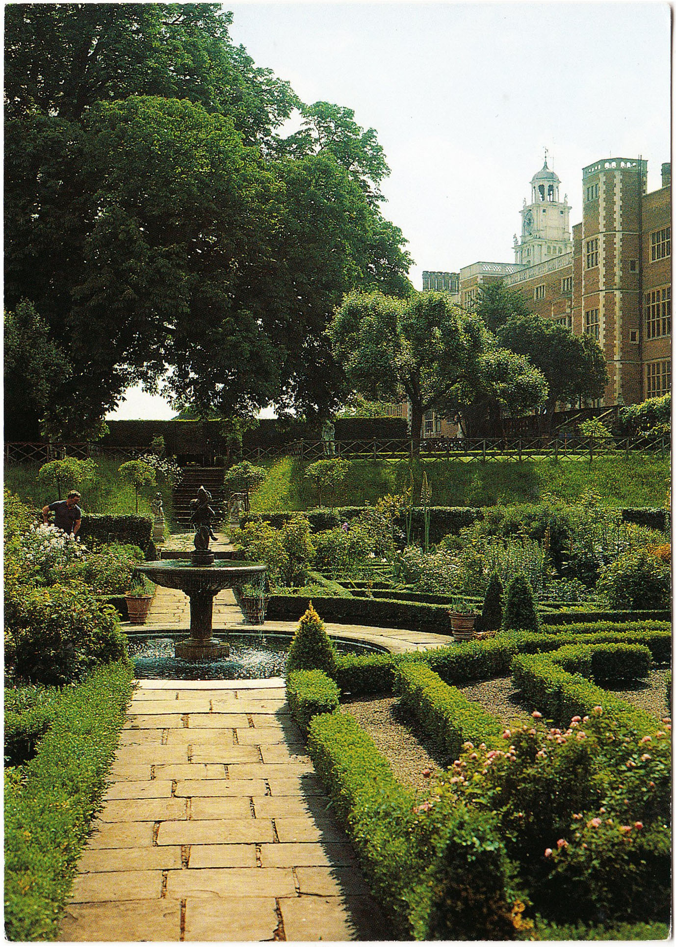 Hatfield_House_Knot_Garden_Hh35.jpg