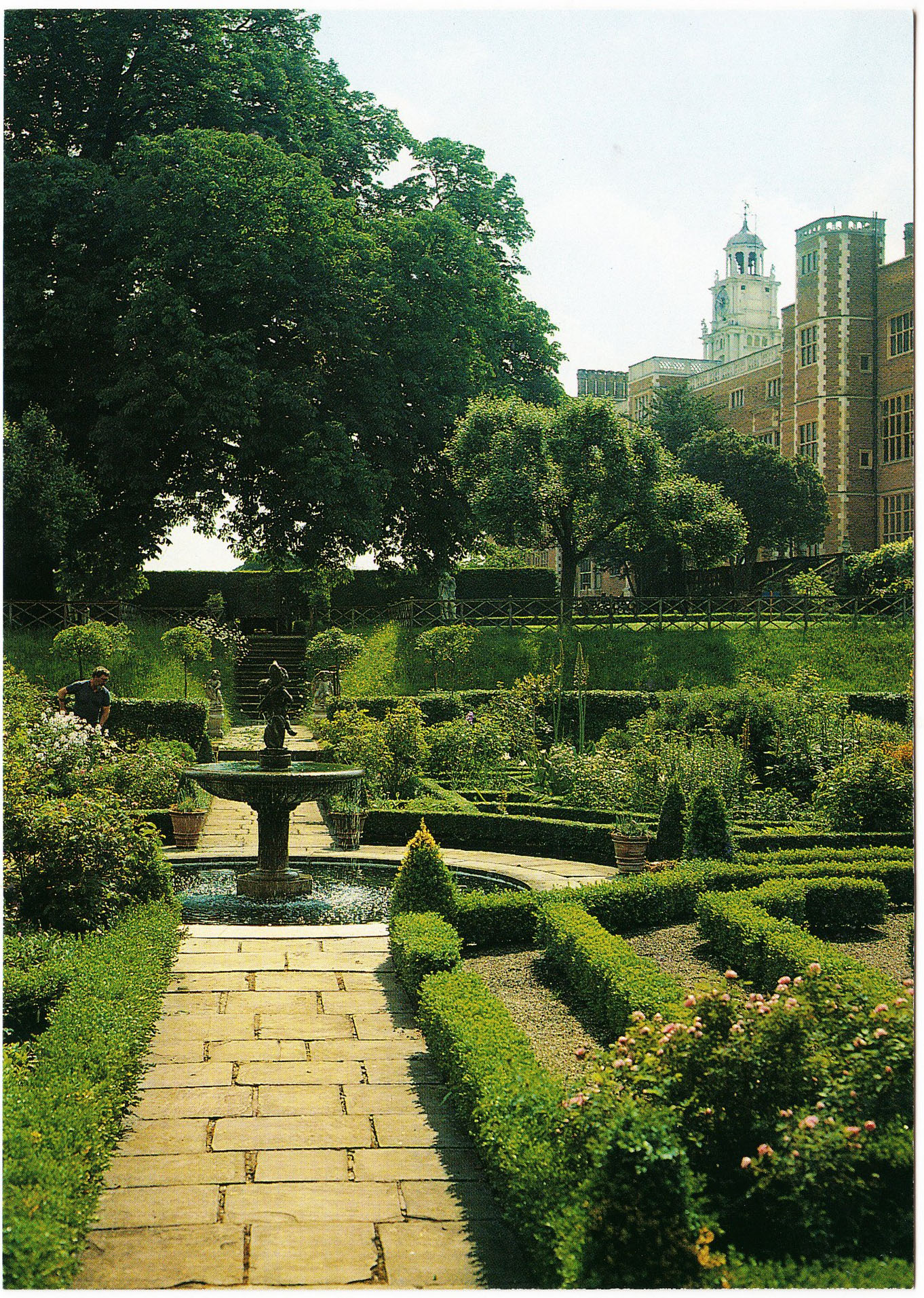 Hatfield_House_Knot_Garden_Hh35_2.jpg