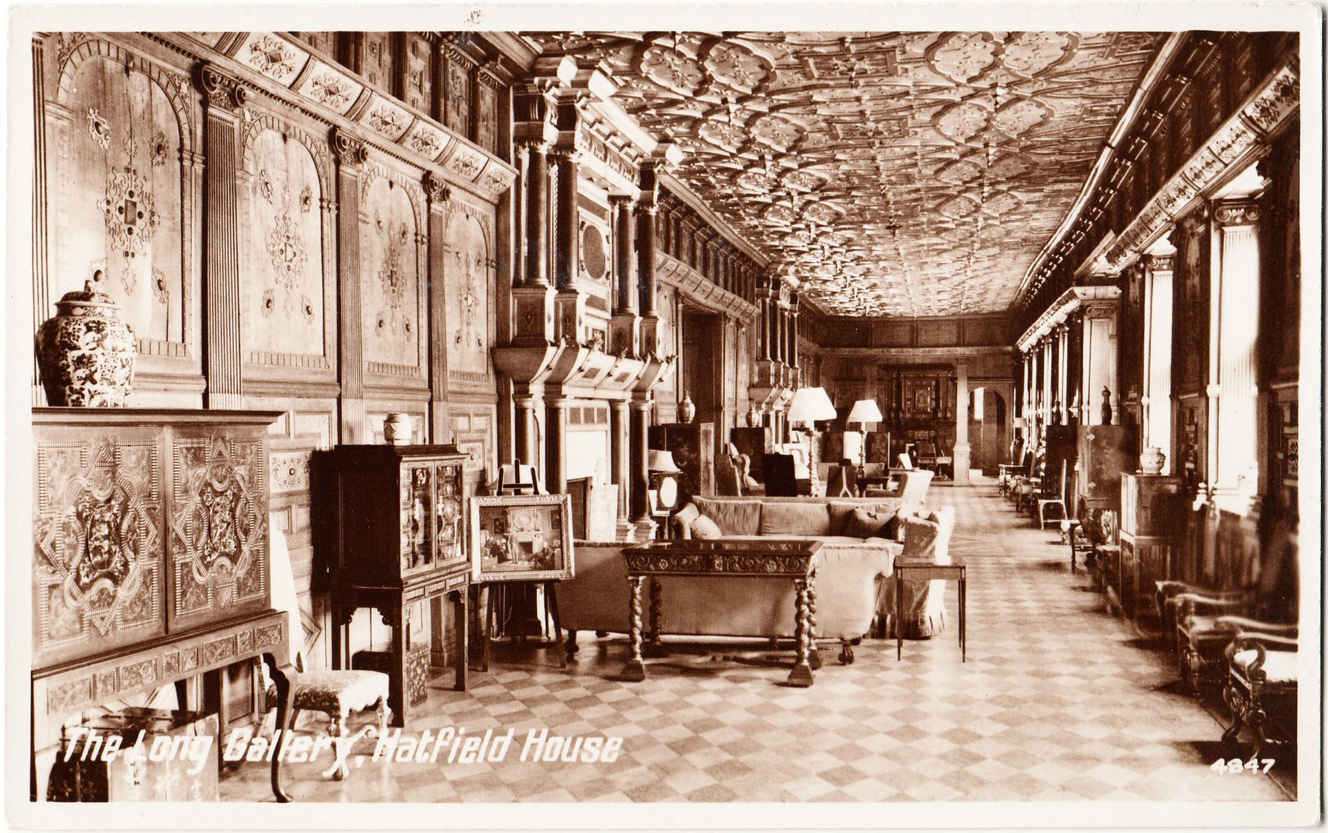 Hatfield_House_Long_Gallery_4847.jpg