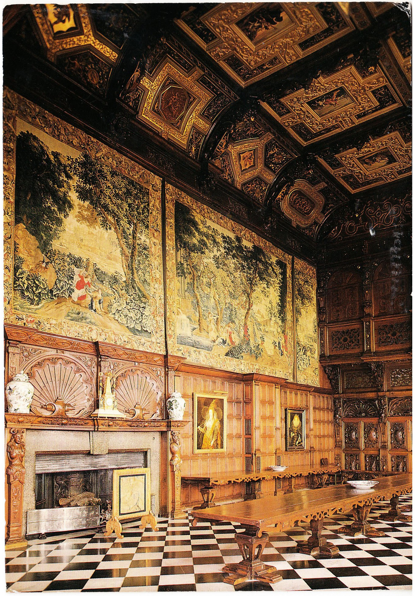 Hatfield_House_Marble Hall Hh6_1.jpg