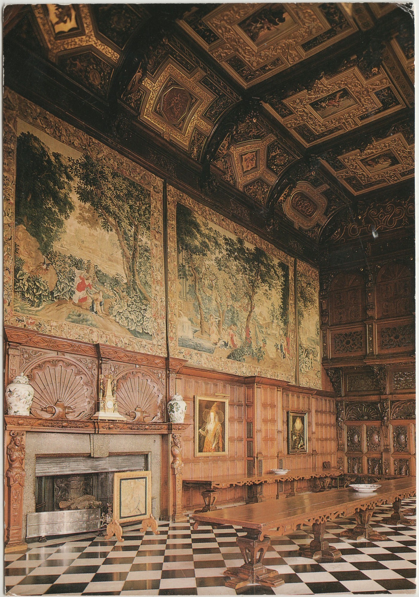 Hatfield_House_Marble_Hall_Hh6_2.jpg