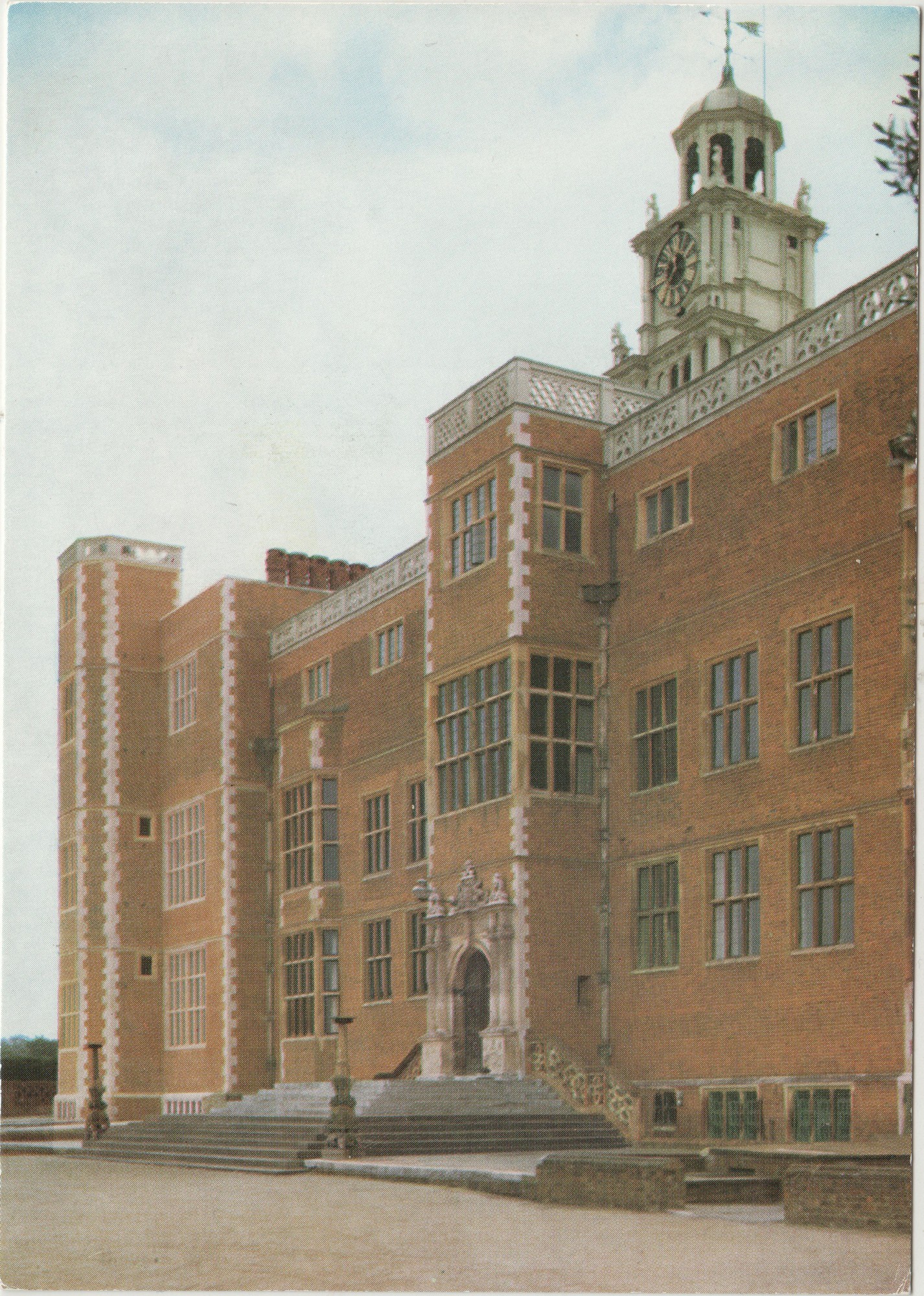 Hatfield_House_North_Front_Hh5.jpg