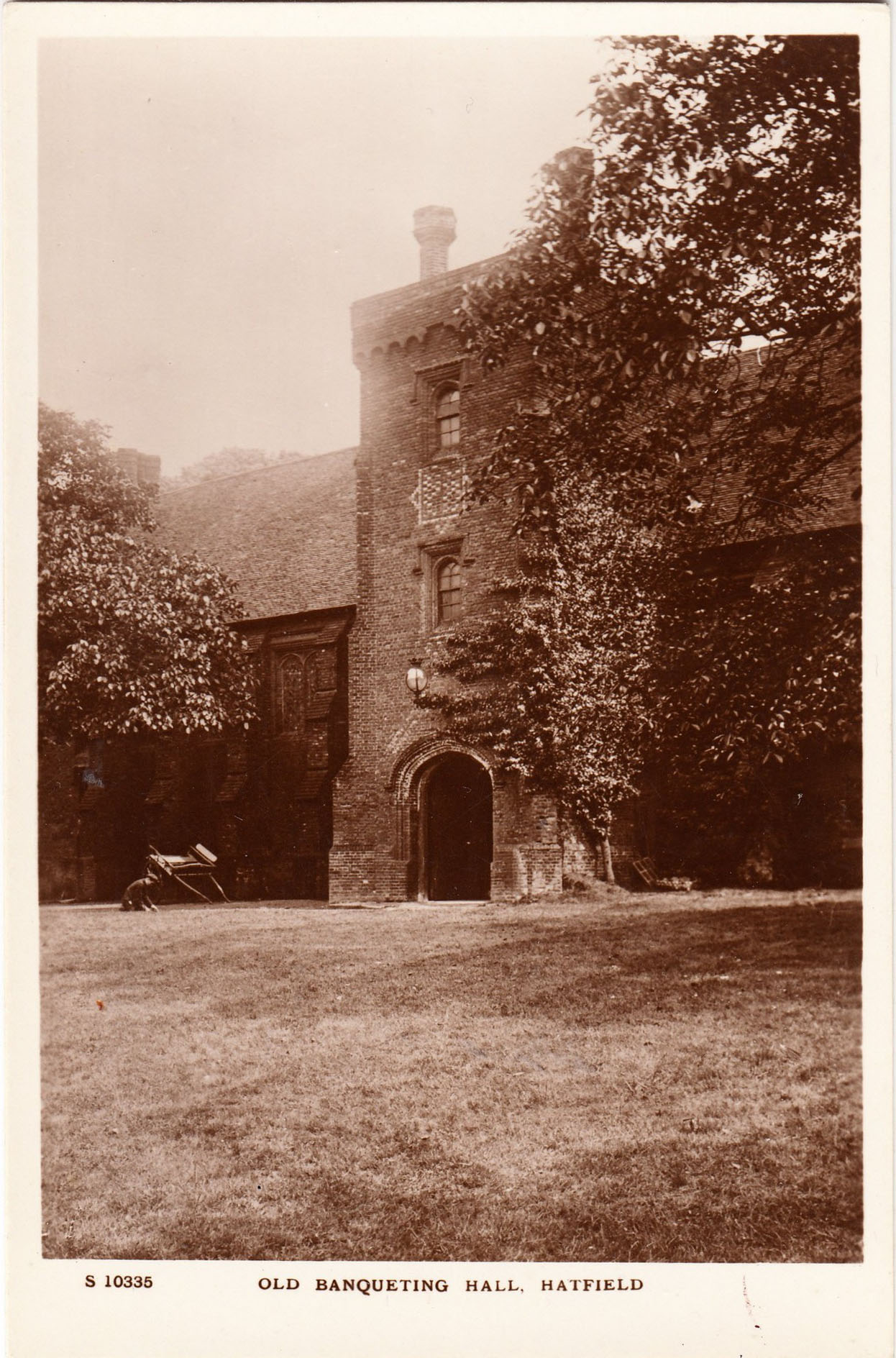 Hatfield_House_Old_Banqueting_Hall_Whs_S10335.jpg