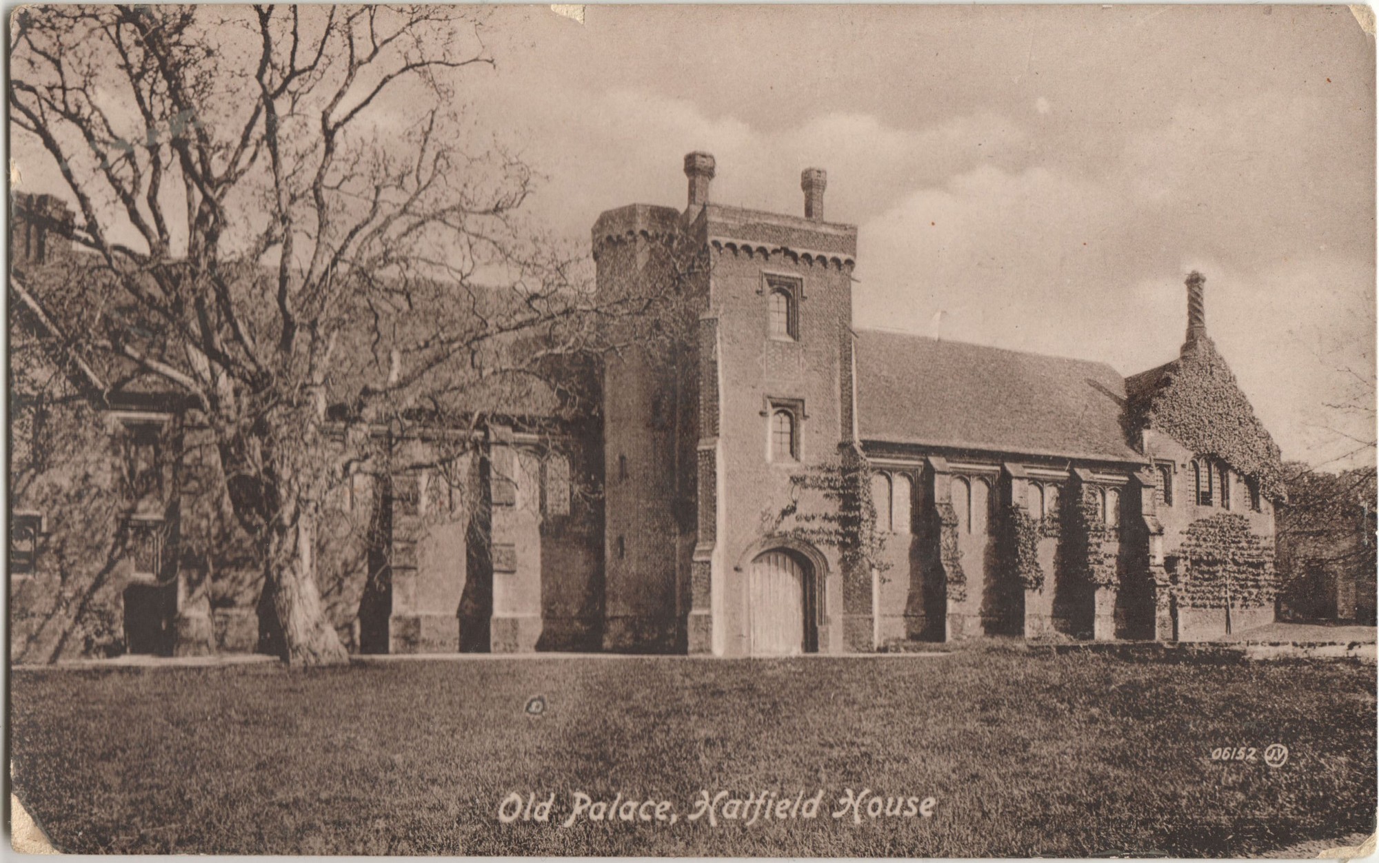 Hatfield_House_Old_Palace_1915_06152.jpg
