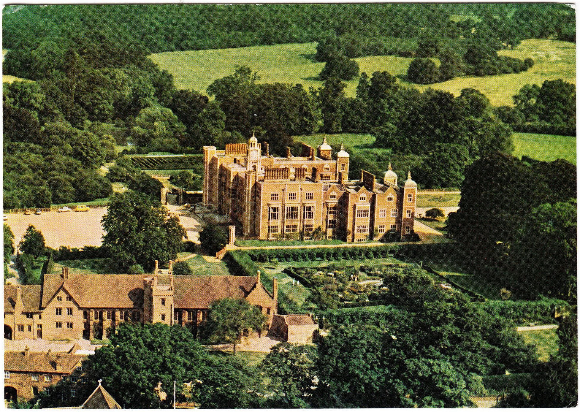 Hatfield_House_Old_Palace_Aerial_Hh2.jpg