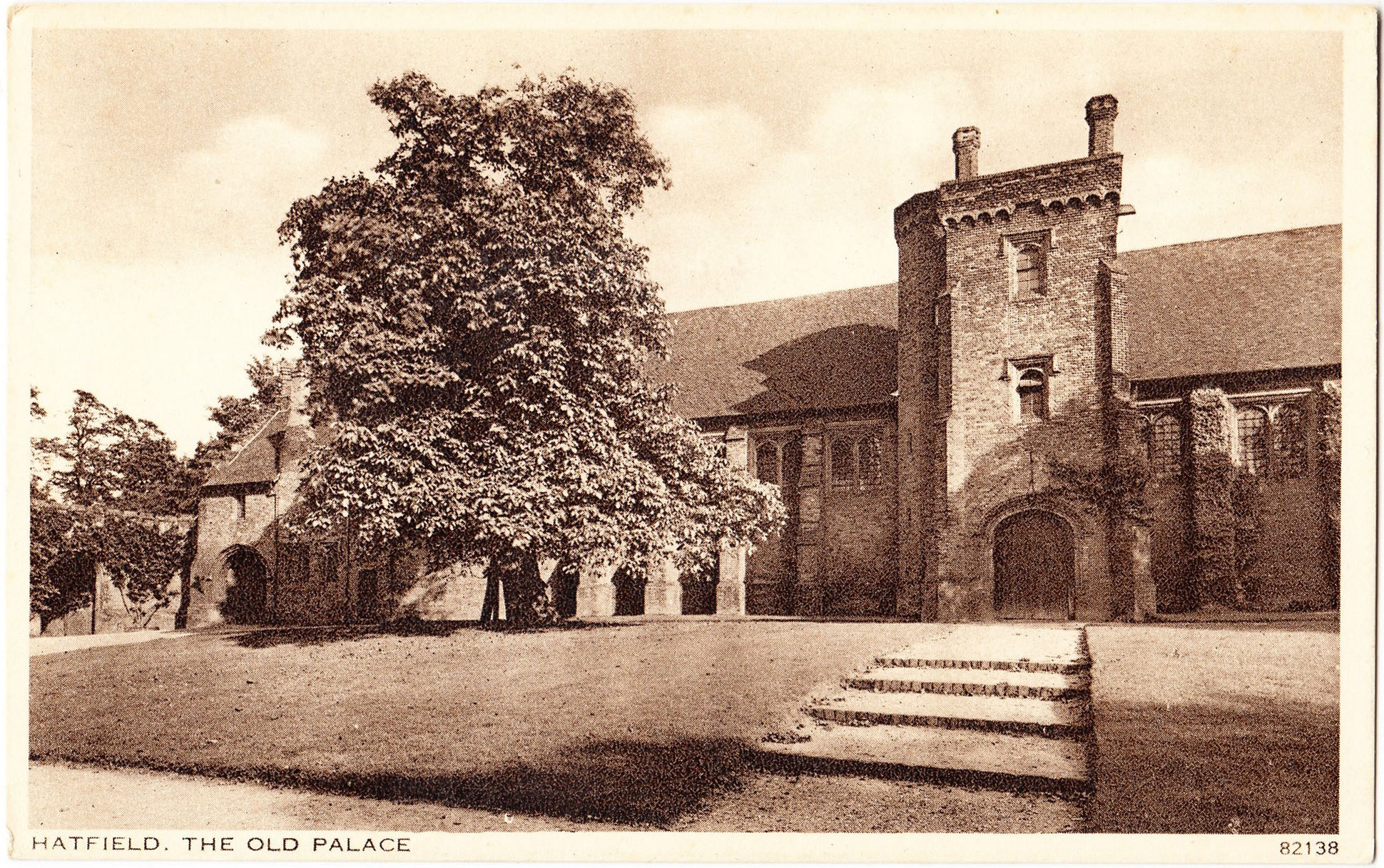 Hatfield_House_Old_Palace_Daisy_Gray.jpg