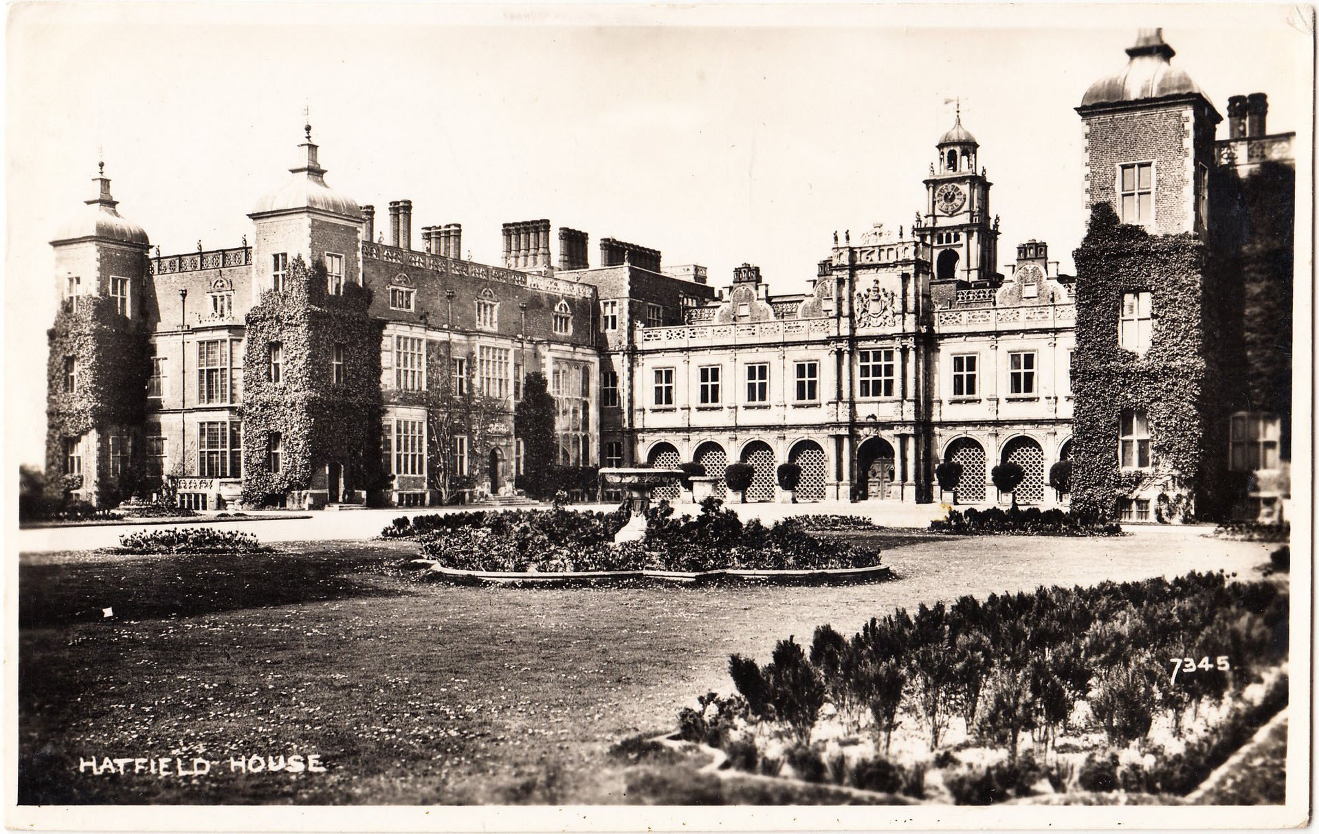 Hatfield_House_Photochrom_1943.jpg