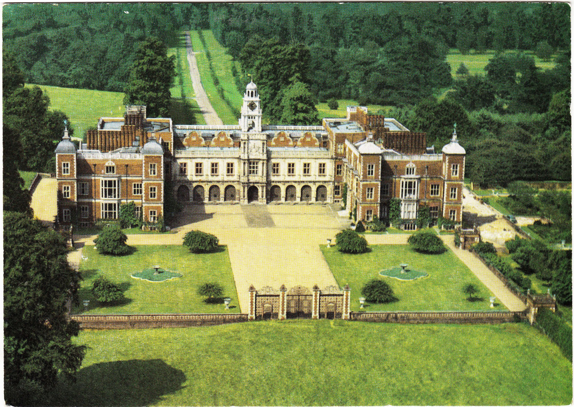 Hatfield_House_South_Front_Aerial_Hh1_2.jpg
