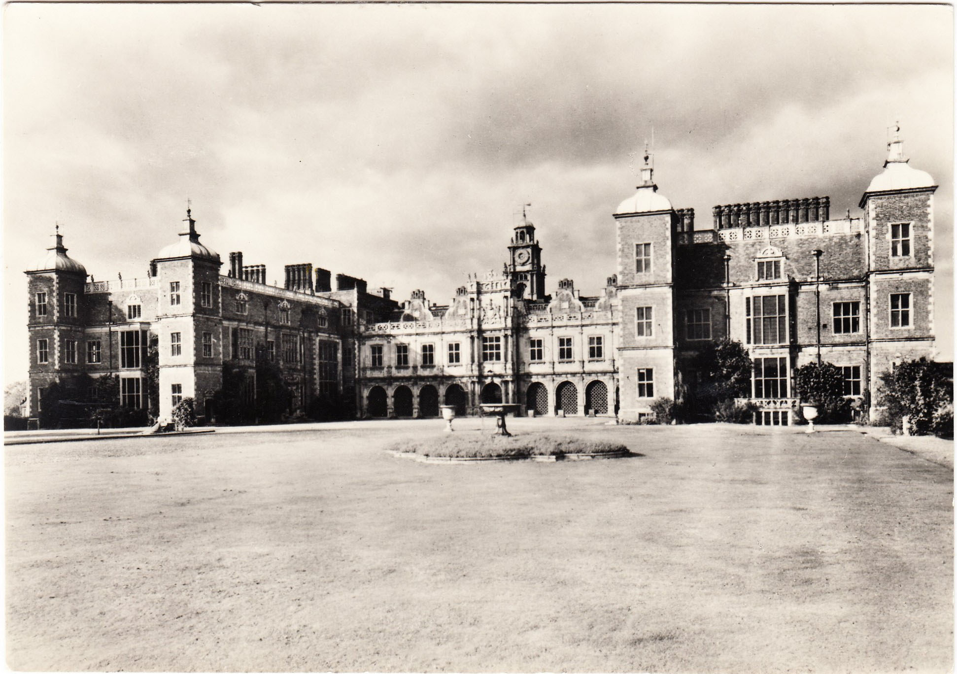 Hatfield_House_South_Front_English_Life.jpg