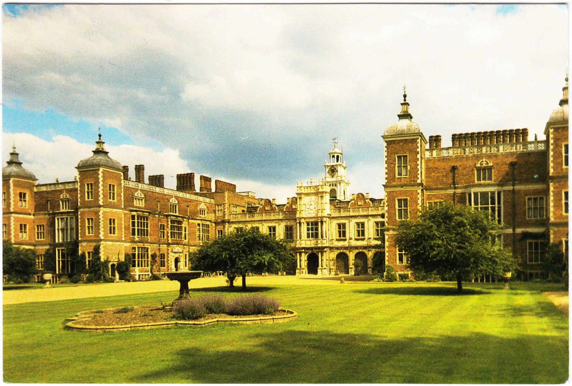 Hatfield_House_South_Front_Interprint.jpg