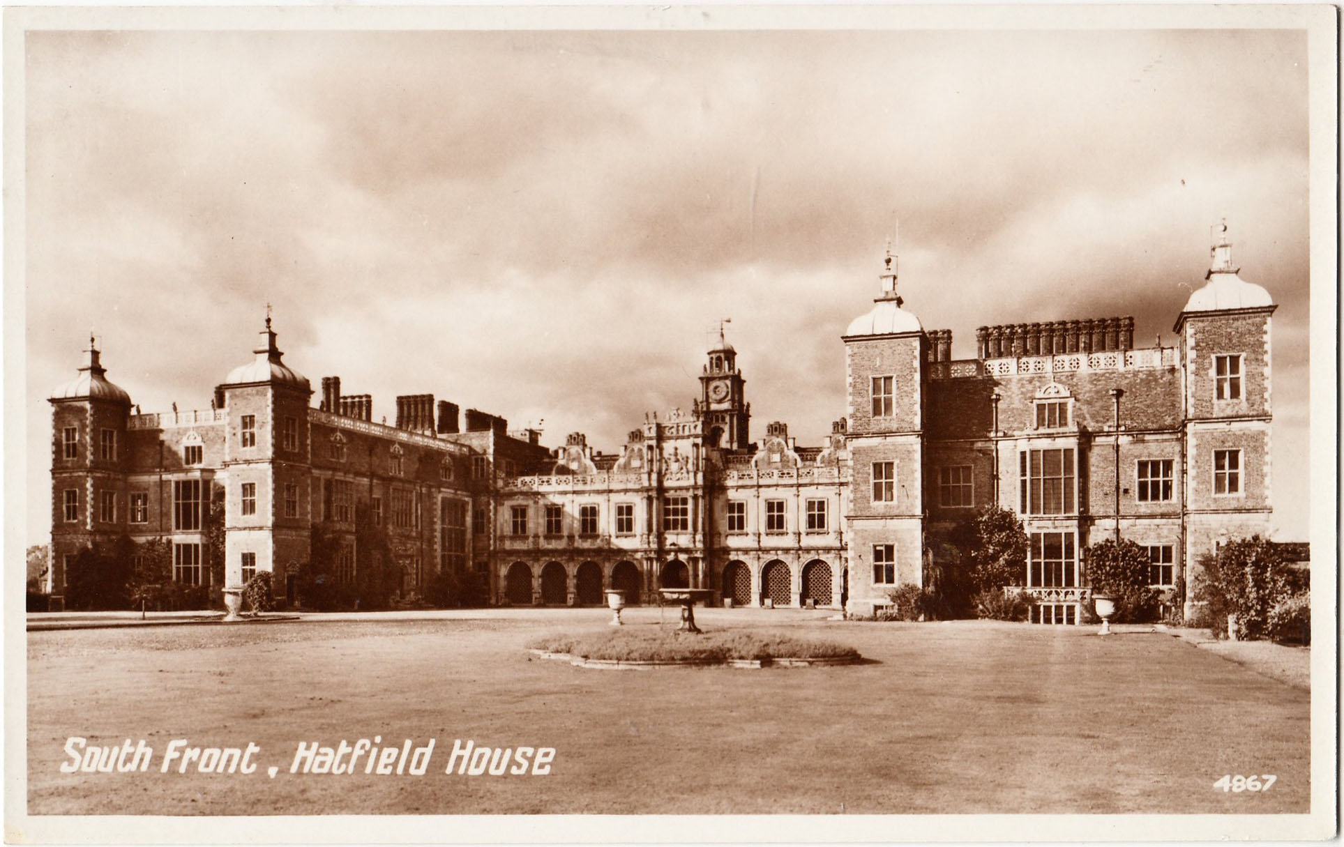 Hatfield_House_South_Front_Photo_Precision_4867.jpg