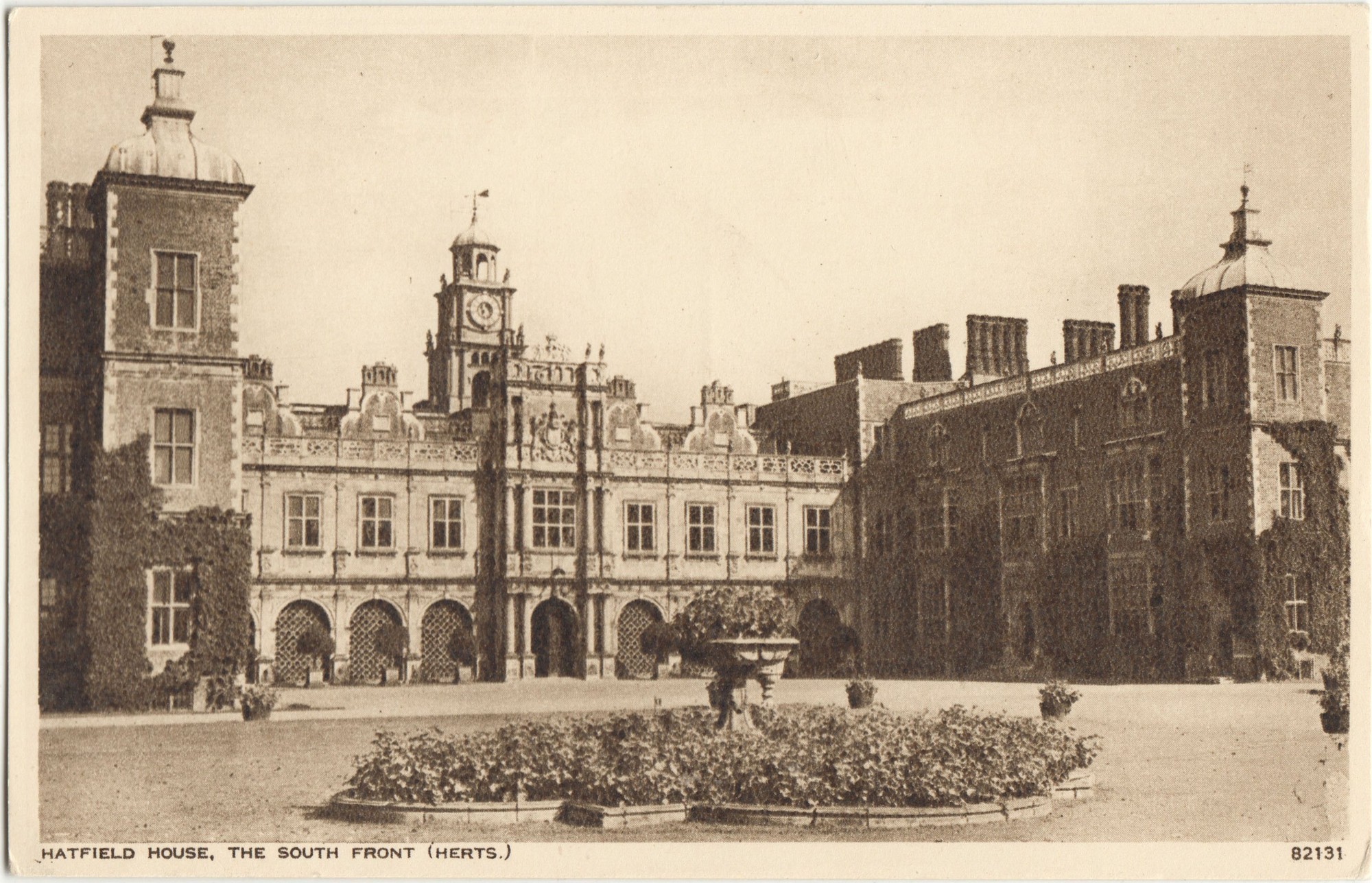 Hatfield_House_South_Front_Photochrom_82131.jpg