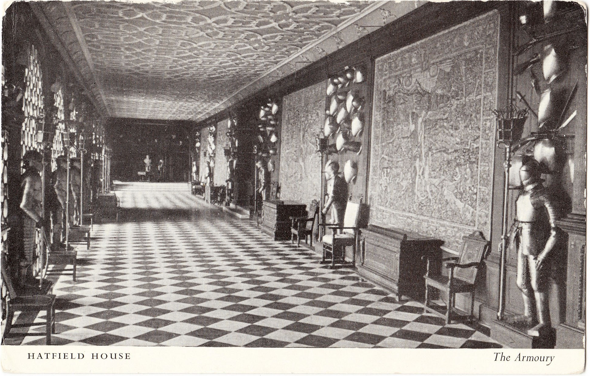 Hatfield_House_The_Armoury.jpg
