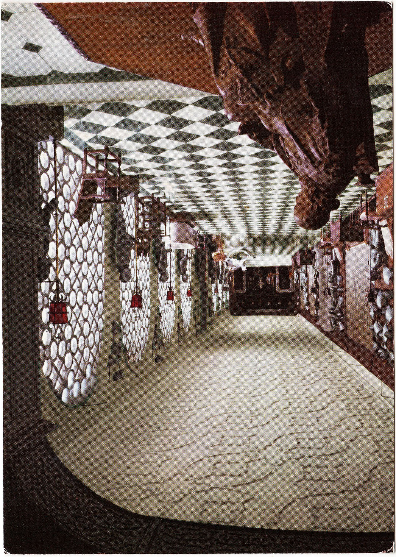 Hatfield_House_The_Armoury_Hh12.jpg