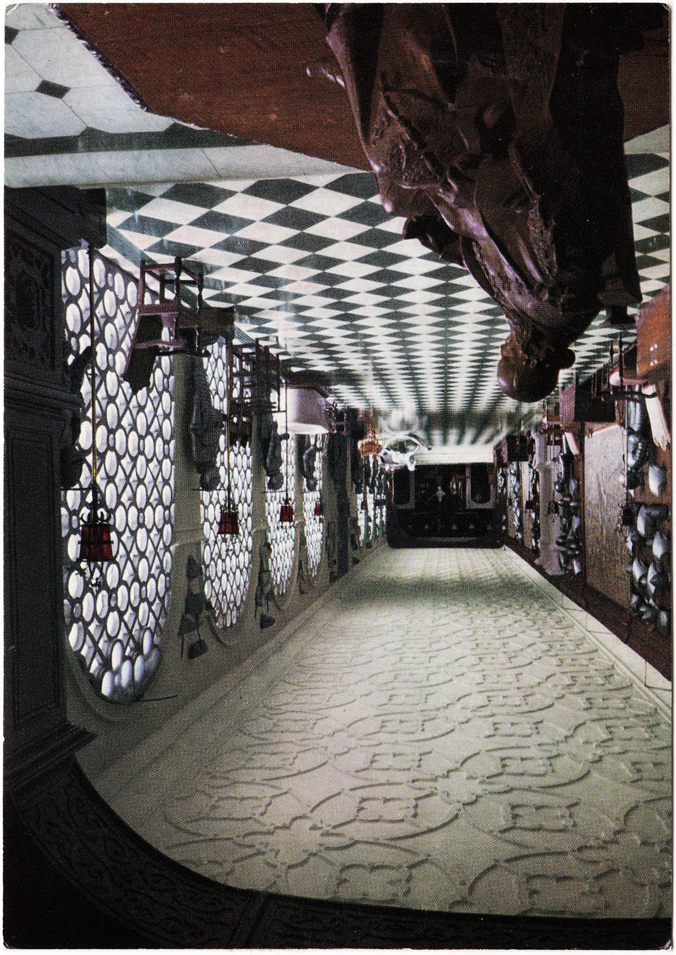 Hatfield_House_The_Armoury_Hh12_2.jpg