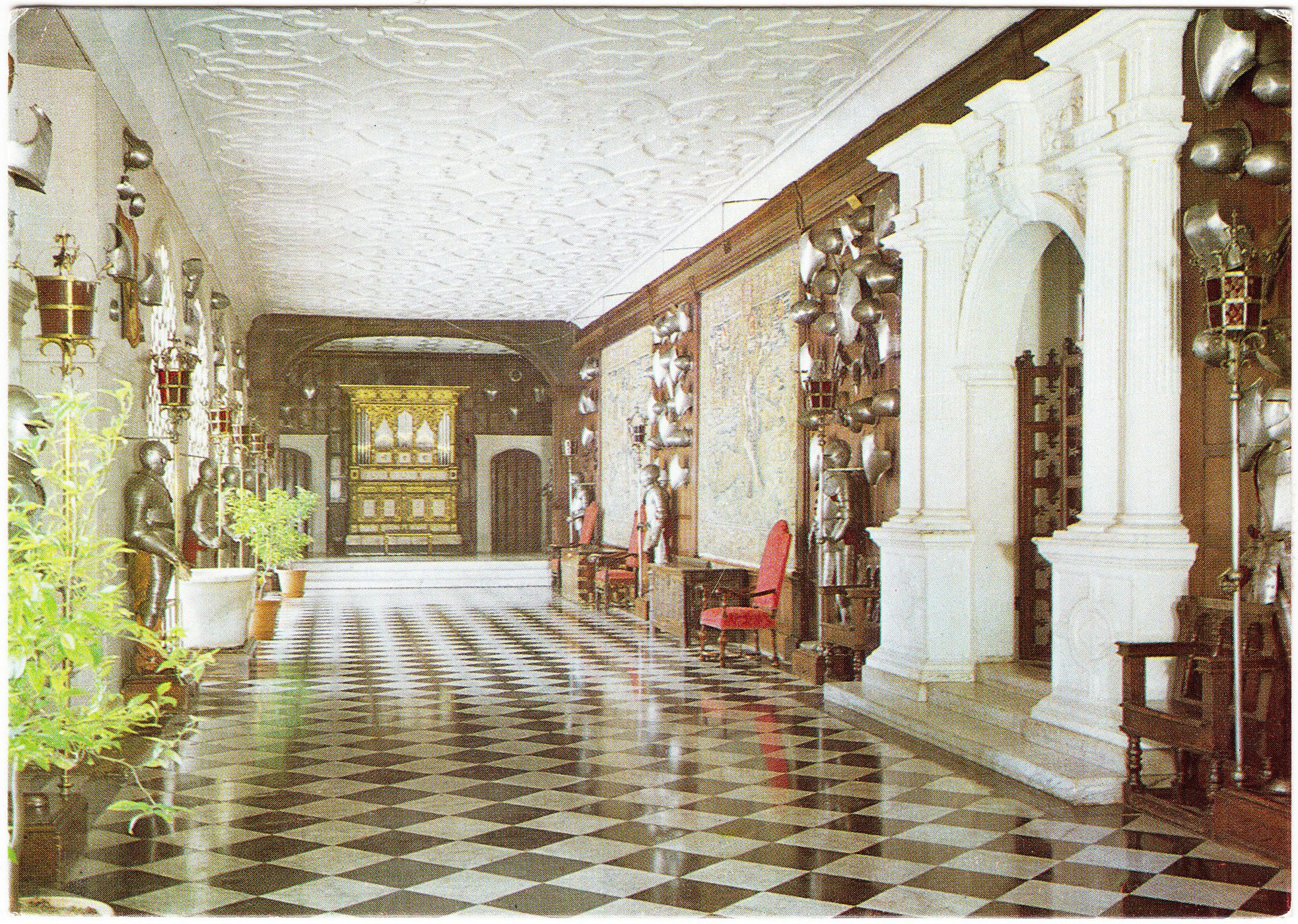 Hatfield_House_The_Armoury_Hh12_4.jpg