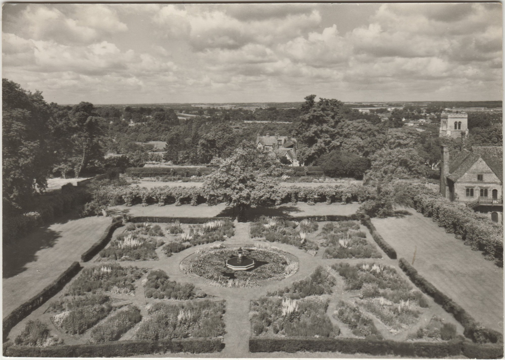 hatfield_house_garden_english_life.jpg