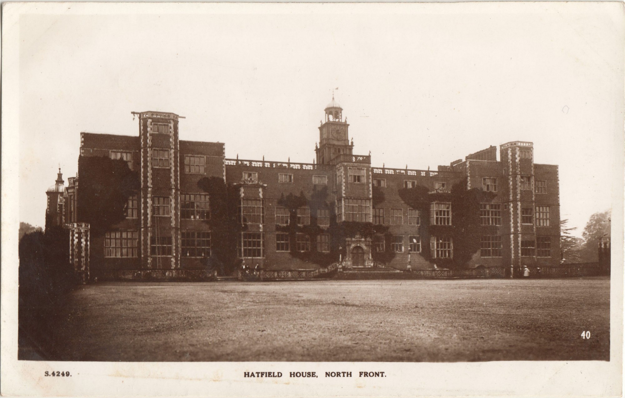 hatfield_house_north_front_bridge_house.jpg