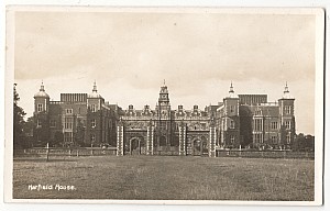 02_9_X_14_Bw_Hatfield_House_2.jpg