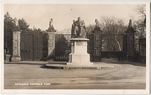06_9_X_14_Bw_Hatfield_House_Entrance.jpg