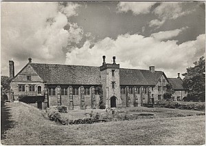 10_X_15_Hatfield_House_Old_Palace_English_Life.jpg