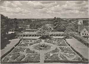 10_X_15_Hatfield_House_West_Gardens_English_Life.jpg