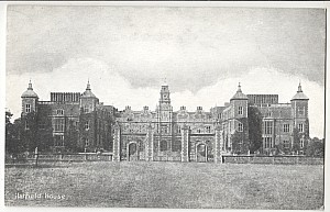 17_9_X_14_Bw_Hatfield_House_North_Side.jpg