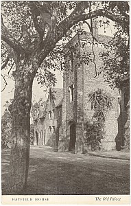 19_9_X_14_Bw_Hatfield_House_Old_Palace.jpg