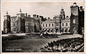 26_hatfield_house_north_front_7345.jpg