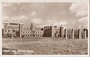 27_9_X_14_Bw_Hatfield_House_South_Front_Photo_Precision_4859.jpg