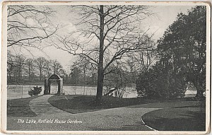 36_9_X_14_Bw_Hatfield_House_The_Lake_1203.jpg
