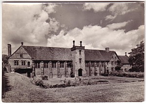 39_hatfield_old_palace_english_life.jpg