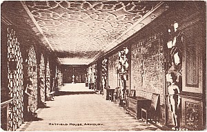 Hatfield_House_Armoury_Photochrom_7353.jpg